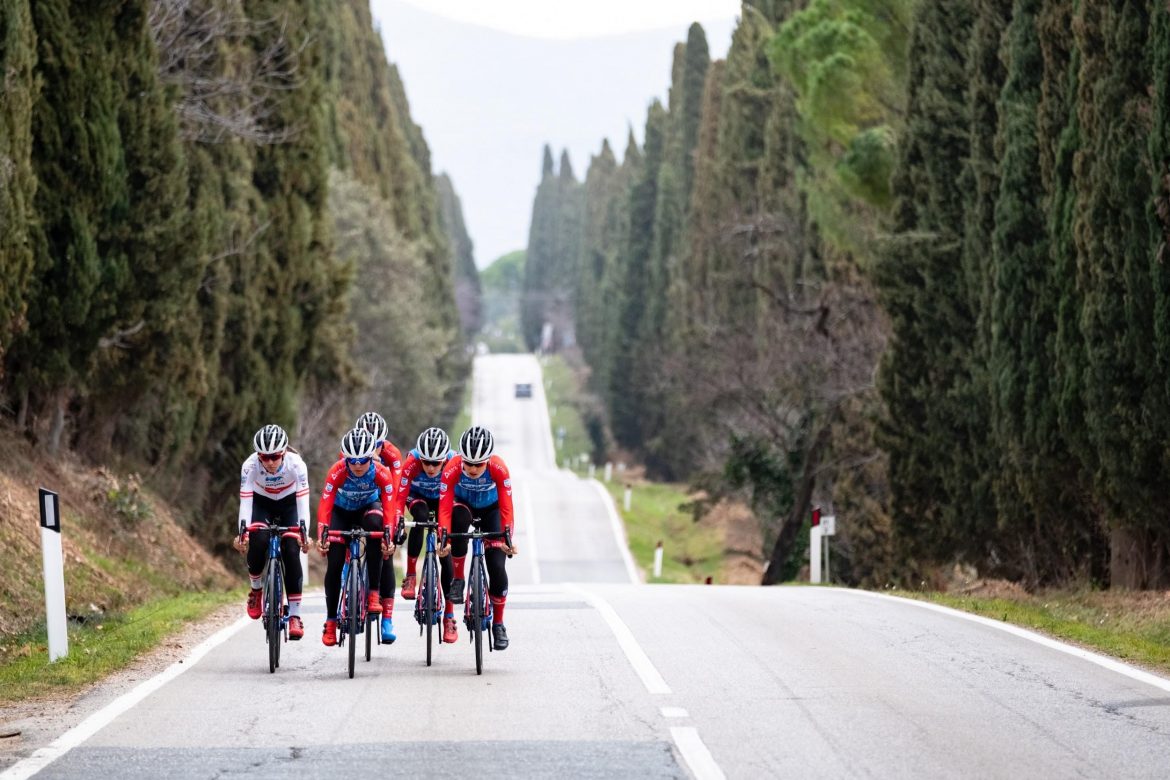 Strade Bianche: Documentando una carrera única en el ciclismo femenino
